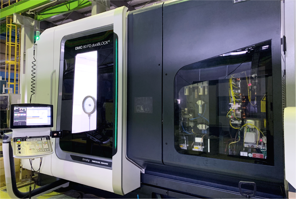 5軸マシニングセンタ（竪型）